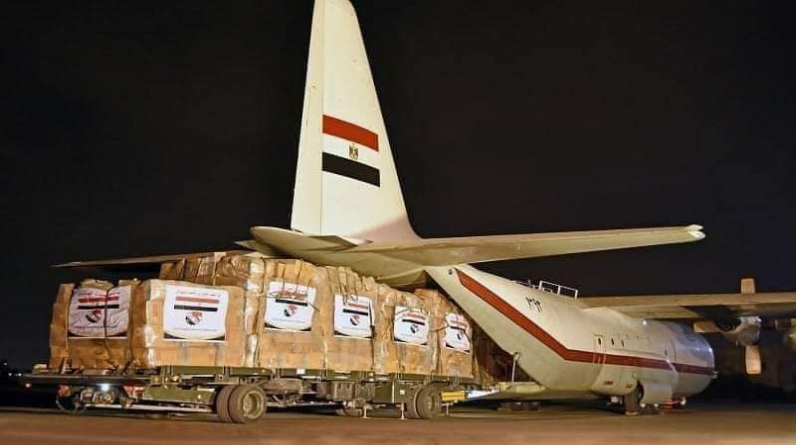 وصول طائرتين مصريتين إلى مطار أضنة محملتين بمساعدات إنسانية لمتضرري الزلزال