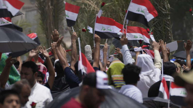 العراق..أكثر من 120جريحا في صدامات بين أنصار الصدر والقوى الأمنية جراء الاحتجاجات