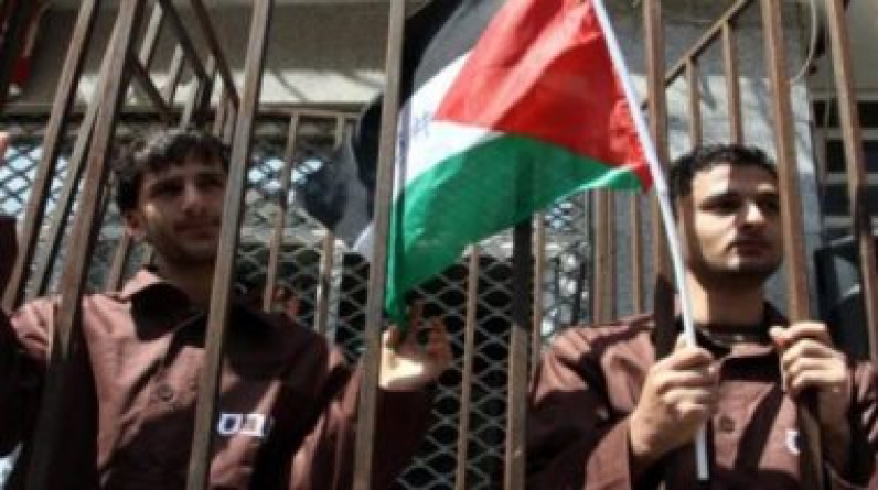 هآرتس: محاكم خاصة لأسرى حماس بدون إجراءات جنائية