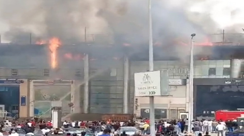 بعد يومين من "ستديو الأهرام".. حريق هائل بمجمع البنوك في التجمع الخامس (صور وفيديو)