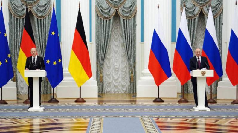 روسيا وألمانيا وفرنسا يناقشون الأزمة الأوكرانية ويتفقون على استمرار التواصل