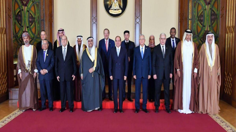 السيسي يلتقي رئيس مجلس الشورى القطري