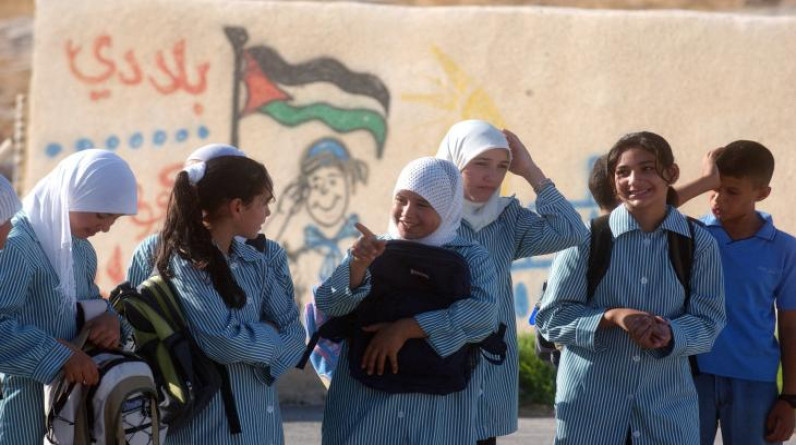 د .غسان مصطفى الشامي يكتب: طلاب مدارس القدس المحتلة في مواجهة استهداف وتهويد المناهج التعليمية