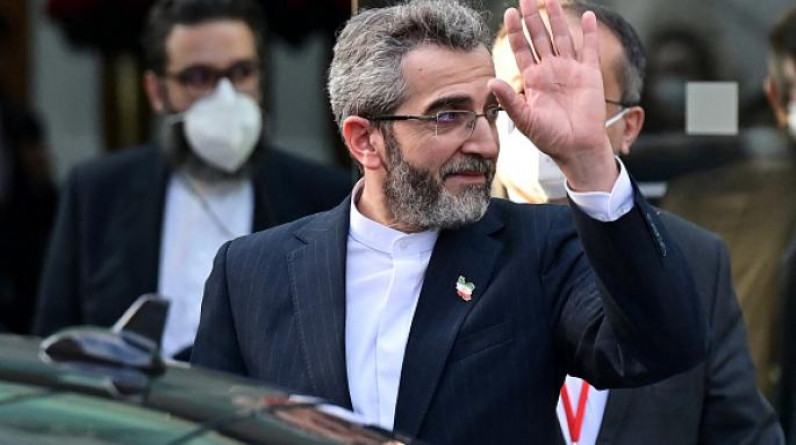 كبير المفاوضين الايرانيين يغادر فيينا