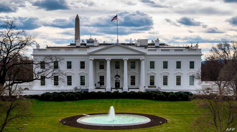 البيت الأبيض يؤيد المراجعة الاستخباراتية للوثائق التي عُثر عليها بمقر إقامة ترامب