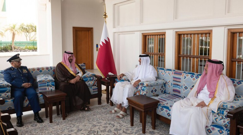 أمير قطر يستقبل نائب وزير الدفاع السعودي