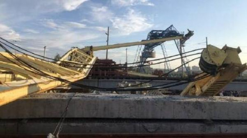 مصرع شخصين في انهيار عمود جسر على السيارات في تايلاند