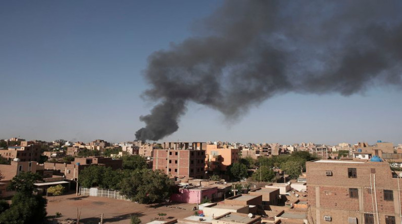 اشتباكات بالأسلحة الثقيلة في مدن العاصمة السودانية الثلاث