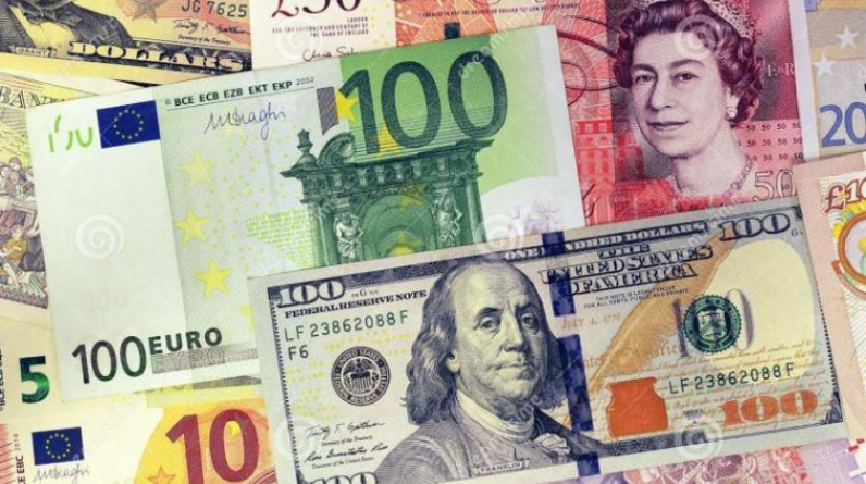 اليورو يسجّل أدنى مستوى تاريخي له مقابل الدولار... والإسترليني يواصل الهبوط