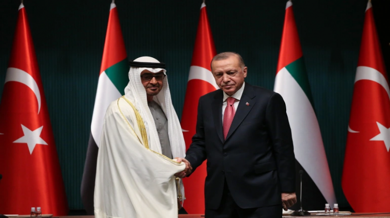 بملياري دولار.. الإمارات تطلب شراء 120 مسيرة بيرقدار من تركيا