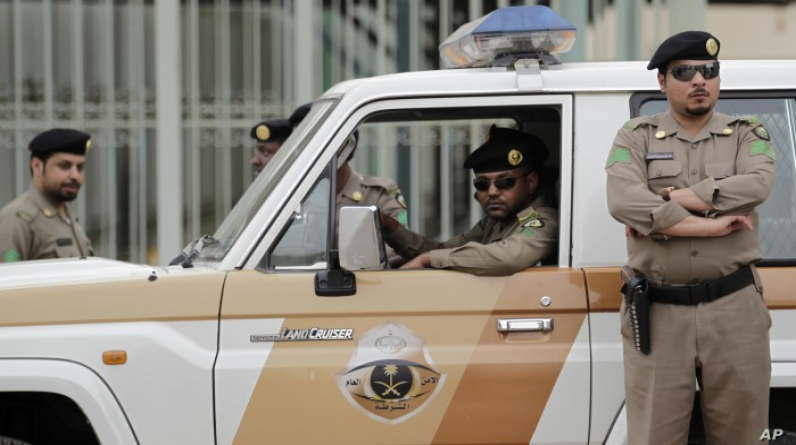 القبض على سعودي يتظاهر بالإعاقة لسرقة مركبات تطبيقات التوصيل