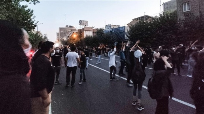 عمال المصافي في إيران يضربون عن العمل دعما للمظاهرات