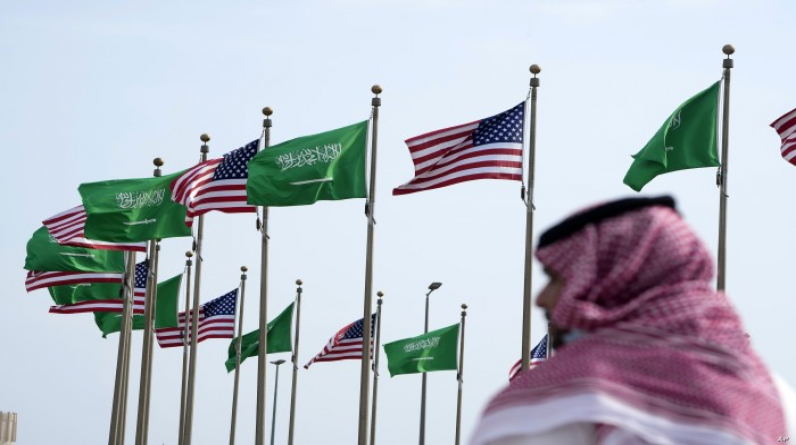 ذا إيكونوميست: الزواج الأمريكي السعودي سيستمر ولكن بتعاسة