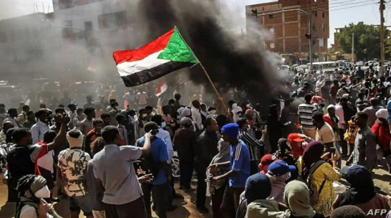 مليونية 30 أكتوبر.. الشرطة تفرق مظاهرات السودانيين ضد العسكر