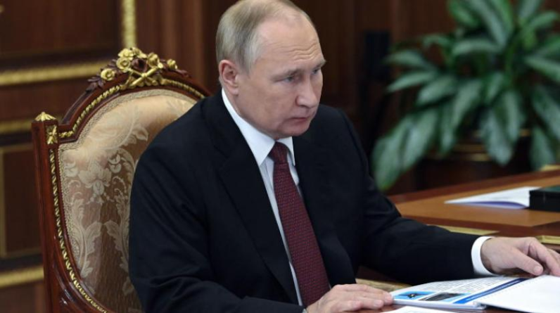 بوتين ورئيسي يشددان على تعميق العلاقات