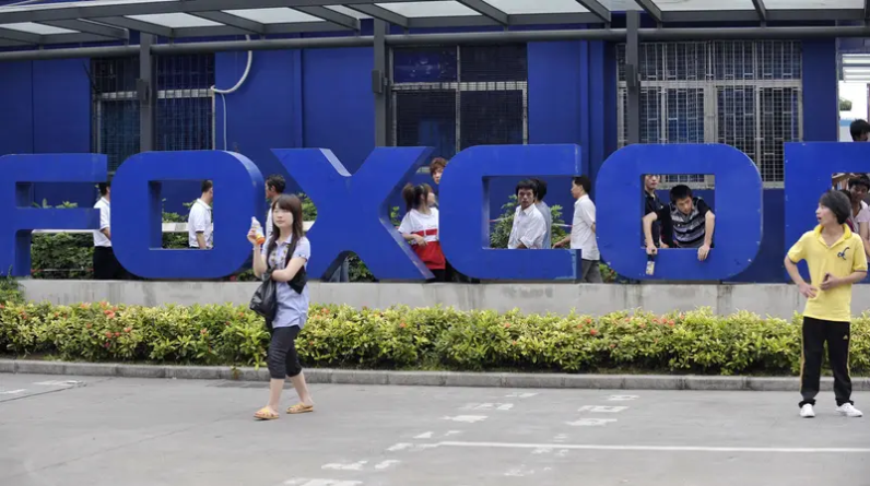 احتجاجات في أكبر مصنع لهواتف آيفون في الصين