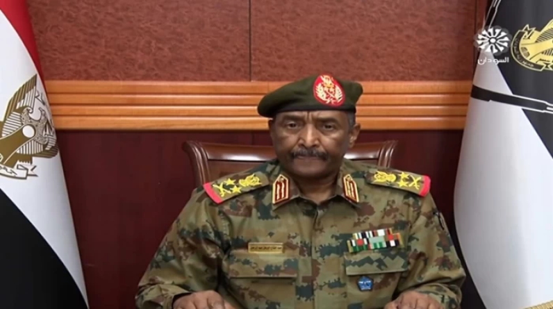 البرهان يقرر وقف نشاط النقابات والاتحادات المهنية في السودان