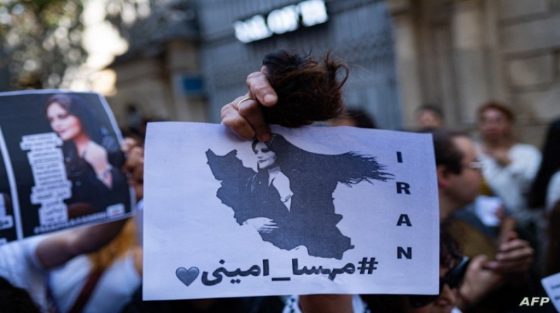 رئيس إيران الأسبق يحث الحكومة على التعاون مع مطالب المحتجين