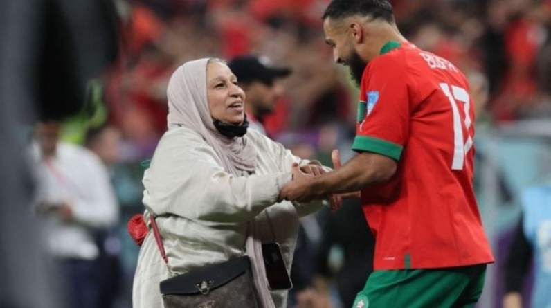 التايمز: لاعبو المغرب وأمهاتهم أضفوا جوا شاعريا على مونديال قطر