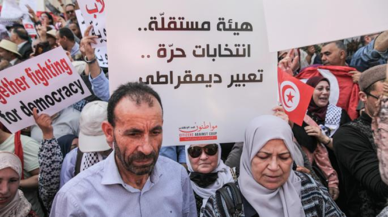جدل واسع في تونس حول أسس الحوار الوطني: بديل جمهوري دون عودة لما قبل 25 يوليو