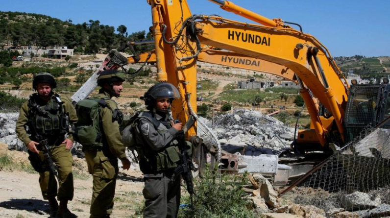 الاحتلال يسلم إخطارات هدم في القدس والمستوطنون يعتدون على أراضي المواطنين في بيت لحم