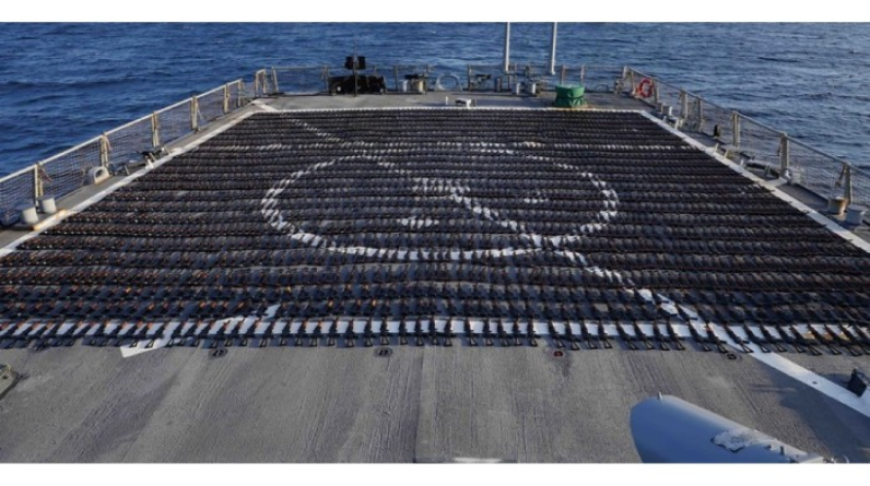 البحرية الأمريكية تعلن إحباط تهريب أسلحة من إيران إلى الحوثيين في خليج عمان