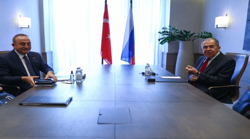 مسؤول: وزراء خارجية تركيا وسوريا وروسيا بصدد الاجتماع قريبًا
