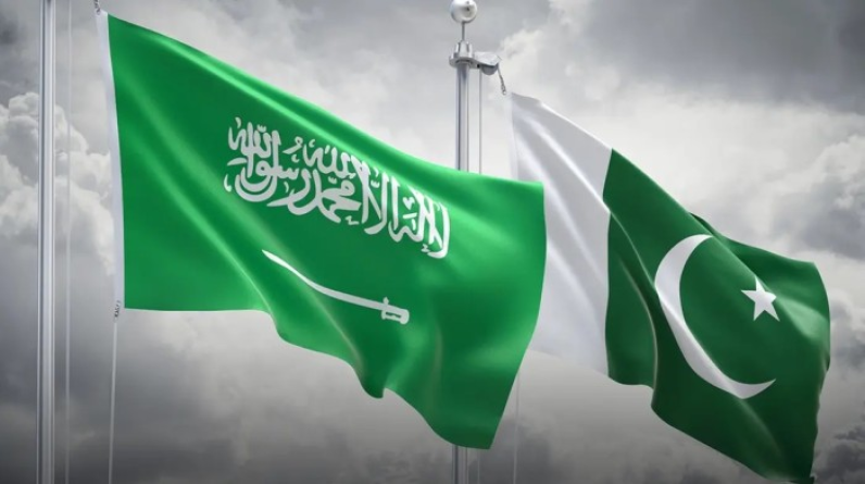 السعودية تمنح تمويلا لمشتقات نفط باكستان بمليار دولار