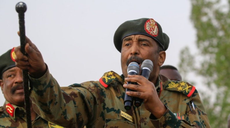 تحذير من البرهان لسياسيي السودان: لا تتحدثوا في شؤون الجيش