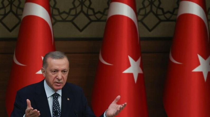 أردوغان يكشف عن تصنيع طائرة تركية جديدة دون طيار