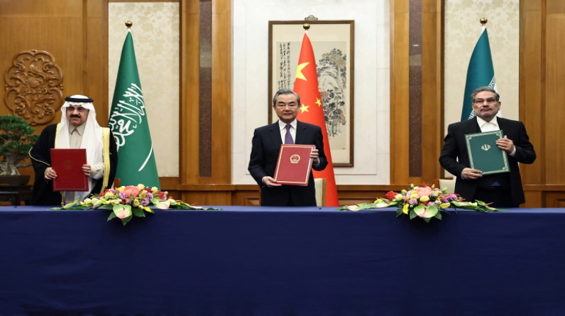 لماذا ساعدت الصين السعودية وإيران على استئناف العلاقات الدبلوماسية؟