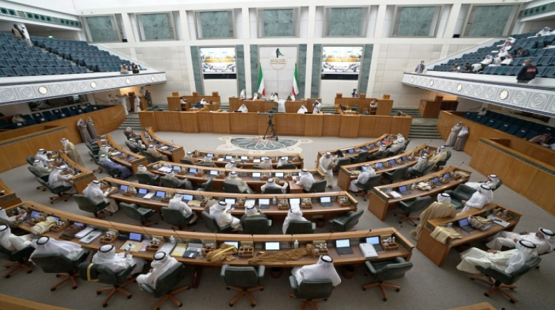 صحيفة: الكويت ذاهبة نحو تشكيل حكومة وحل البرلمان والدعوة لانتخابات
