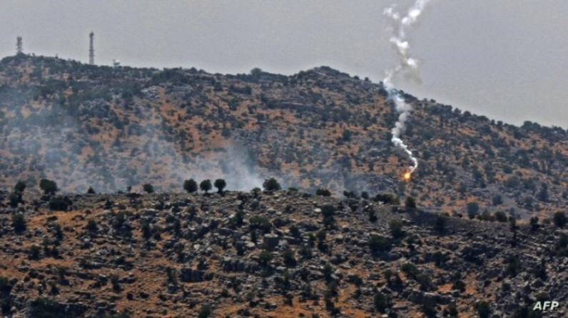 ردا على صواريخ أصابت 3.. المدفعية الإسرائيلية تقصف مواقع في جنوب لبنان