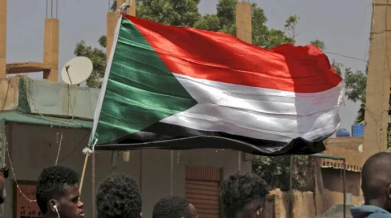عرضت الوساطة.. الجامعة العربية تدعو لوقف القتال فورا في السودان