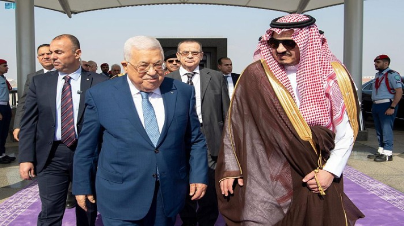 عباس يصل إلى السعودية للقاء بن سلمان
