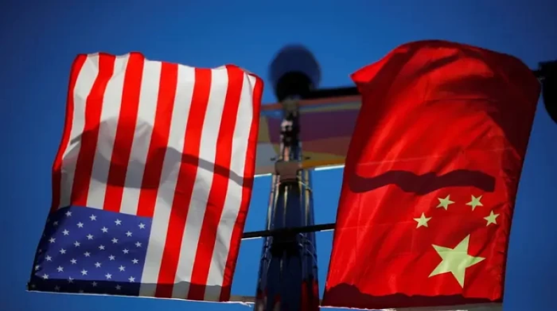الصين تستهجن "البلطجة الأمريكية" ضدها في مجال التكنولوجيا