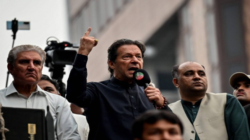 انتقد معاملته كإرهابي.. عمران خان: الانتخابات هي الحل الوحيد للأزمة في باكستان