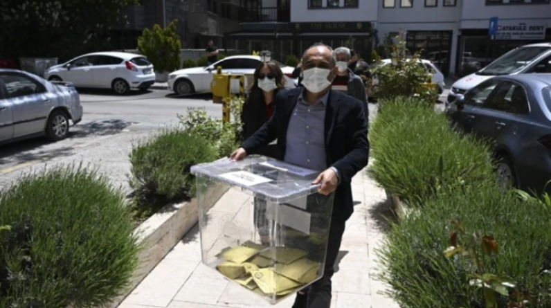 تركيا تنتخب.. توفير صناديق اقتراع متنقلة للمرضى والمعاقين