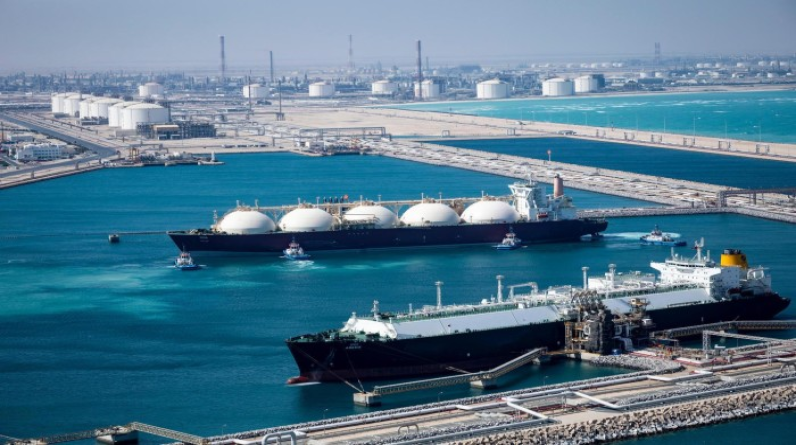 بلومبرج: قطر تسابق الزمن لبيع مخزونات ضخمة من غازها المسال قبل التدفقات الأمريكية