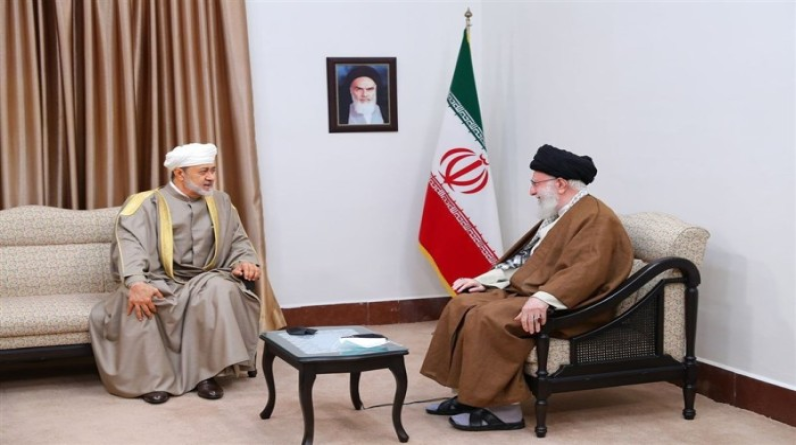 خامنئي لسلطان عمان: نرحب برغبة مصر في استئناف العلاقات مع إيران