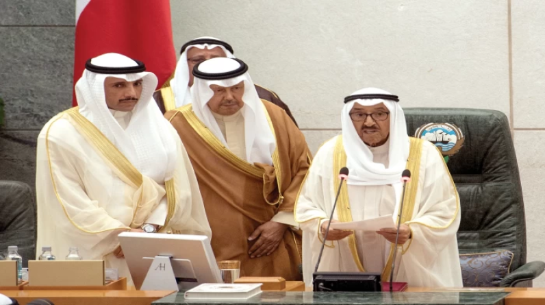 الغانم: أمير الكويت رفض ضغوطا رهيبة لحضور مؤتمر المنامة