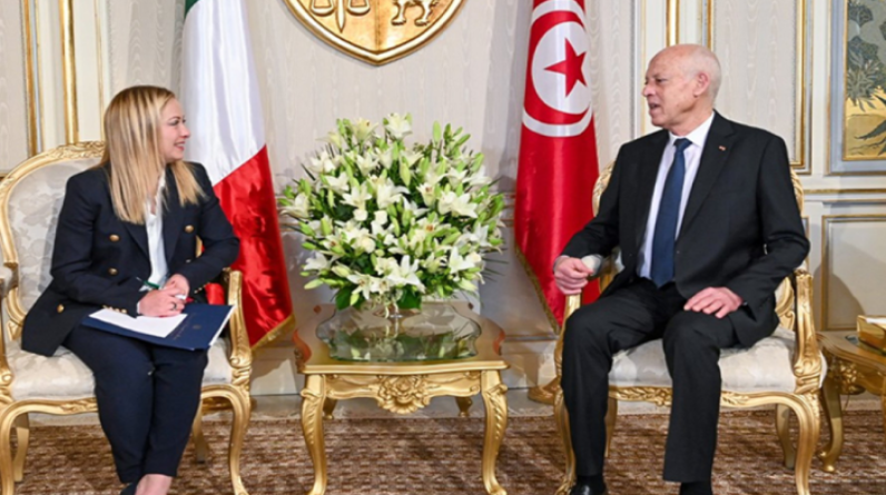 الاتحاد الأوروبي يتعهد بمنح تونس أكثر من مليار دولار بعد تهديدات من قيس سعيد حول المهاجرين