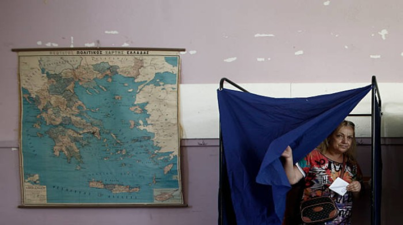 قد تعيد المحافظين للحكم.. اليونانيون يصوتون في انتخابات برلمانية جديدة