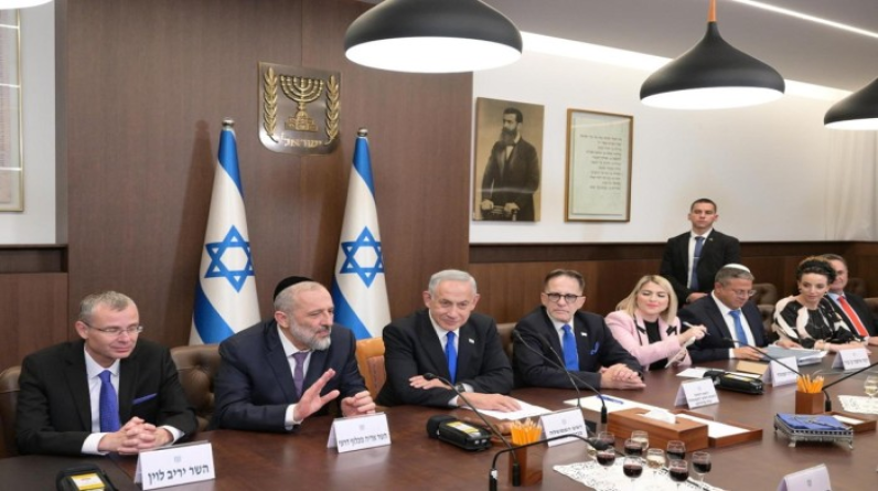 وزراء اليمين يرفضون خطة نتنياهو لإنقاذ السلطة الفلسطينية من الانهيار