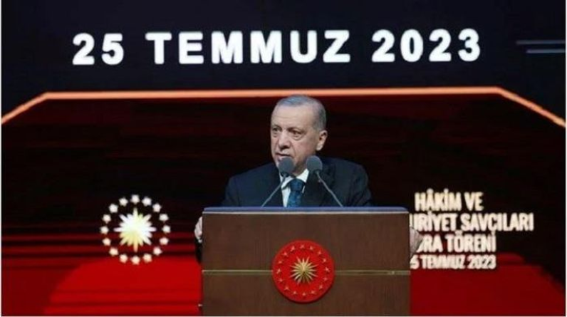 "لو أمسكوا بنا لقتلونا".. كيف أفلت أردوغان من يد الانقلابيين؟