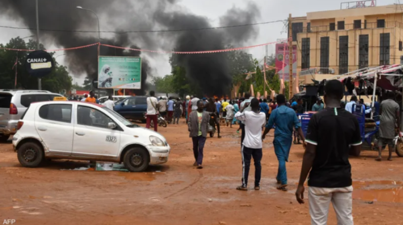 دول "إيكواس" تقر عقوبات ضد النيجر عقب الانقلاب وتلوح بتدخل عسكري