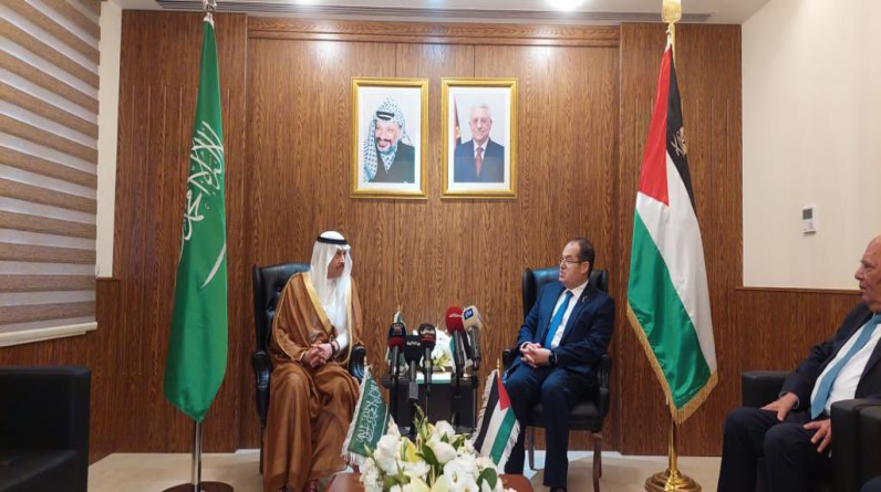 أوّل سفير سعودي يقدم أوراق اعتماده لدى السلطة الفلسطينية
