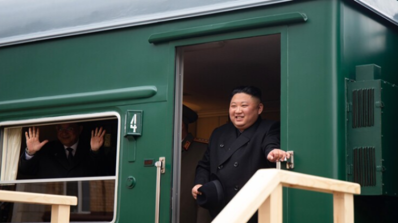 زعيم كوريا الشمالية يصل روسيا بالقطار للقاء بوتين.. وصفقة أسلحة محتملة (صور)