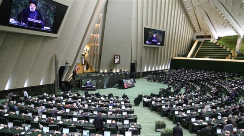 في ذكرى وفاة مهسا أميني.. برلمان إيران يقر قانونا يشدد العقوبة على غير المحجبات