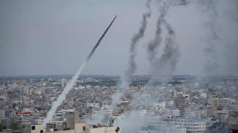 بأسلحة أمريكية.. إسرائيل تستغيث من طوفان حماس وتخشى كابوس حزب الله
